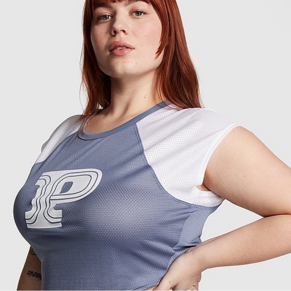 Victoria’s Secret Pink Mesh Tech Raglan Cropped Tee-Size XS NWT🤍 - Picture 2 of 3